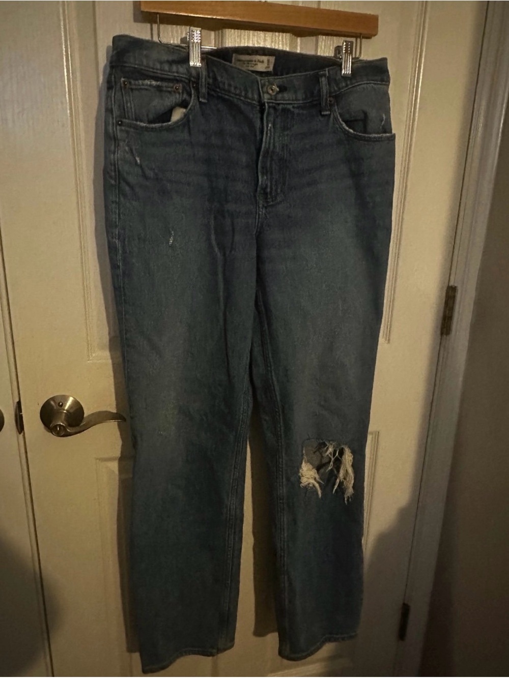 Abercrombie & Fitch 90s Straight Low Rise Jeans 31/12 Distressed Medium Wash